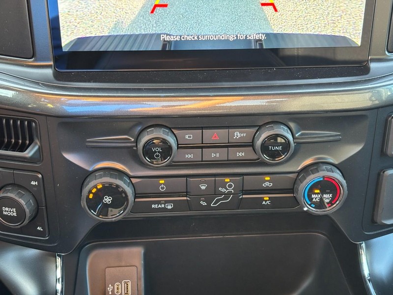 Ford F-150 Vehicle Full-screen Gallery Image 24