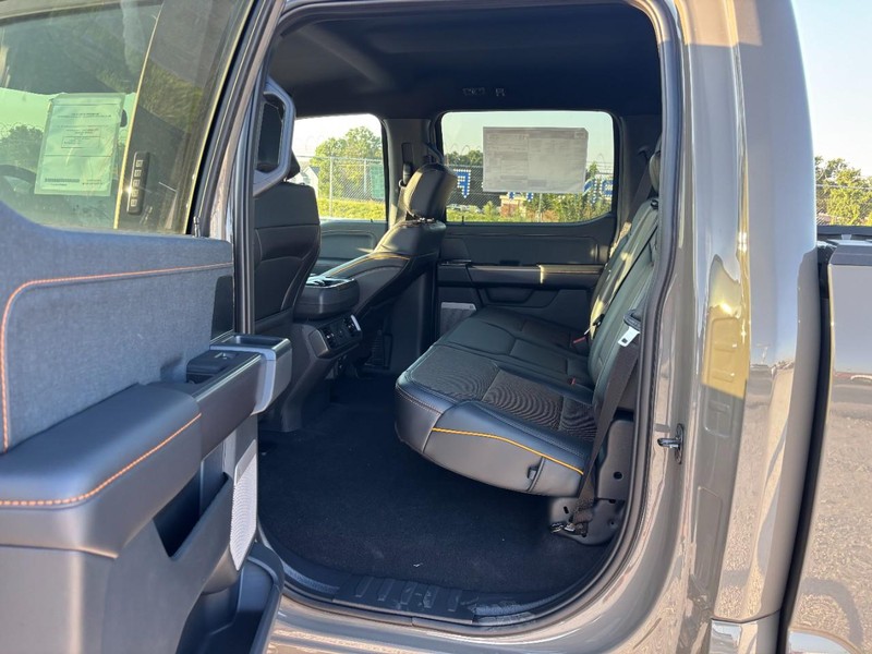 Ford F-150 Vehicle Full-screen Gallery Image 13
