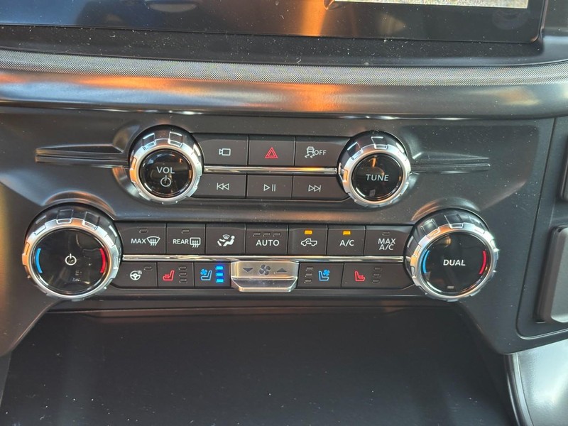 Ford F-150 Vehicle Full-screen Gallery Image 25