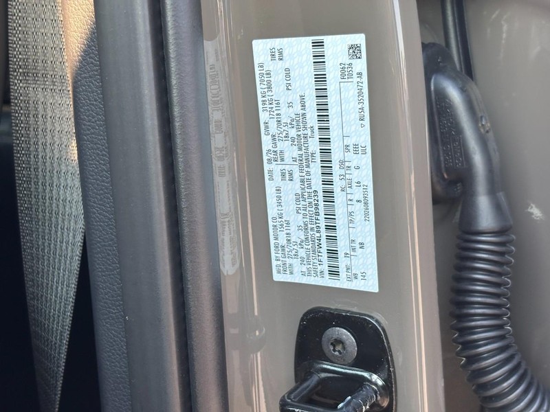 Ford F-150 Vehicle Full-screen Gallery Image 26