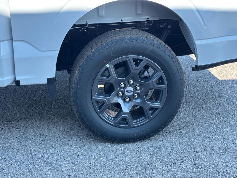 Ford F-150 Vehicle Full-screen Gallery Image 12