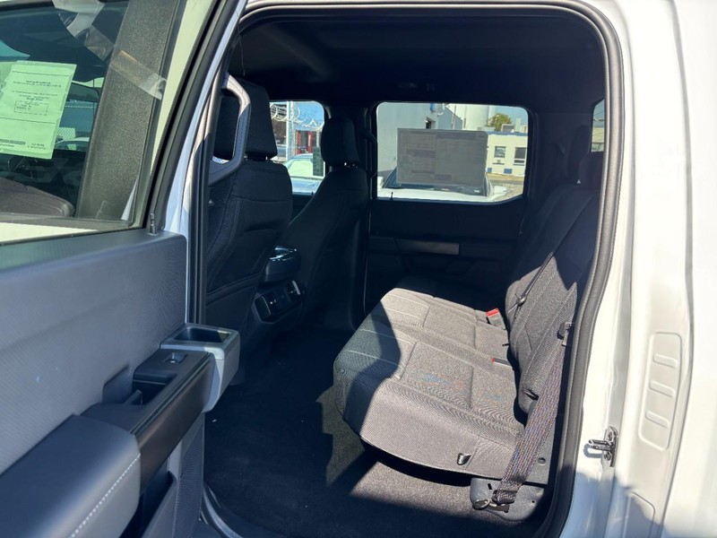 Ford F-150 Vehicle Full-screen Gallery Image 13