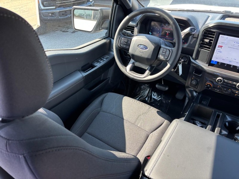 Ford F-150 Vehicle Full-screen Gallery Image 14
