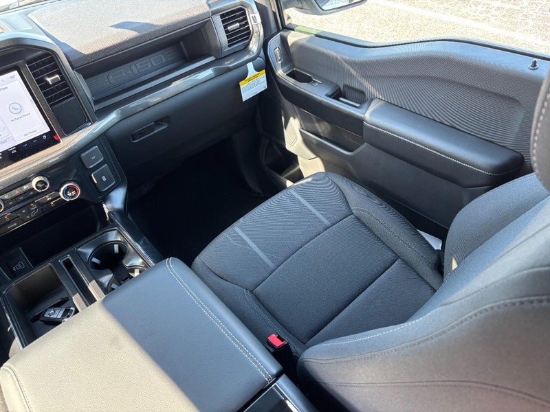 Ford F-150 Vehicle Full-screen Gallery Image 16