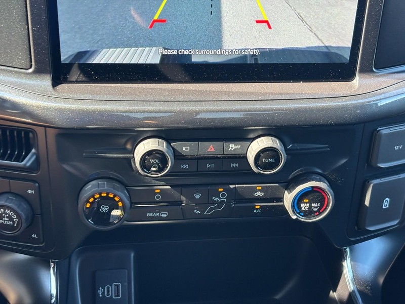 Ford F-150 Vehicle Full-screen Gallery Image 24