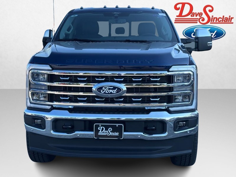 Ford Super Duty F-250 SRW Vehicle Full-screen Gallery Image 02