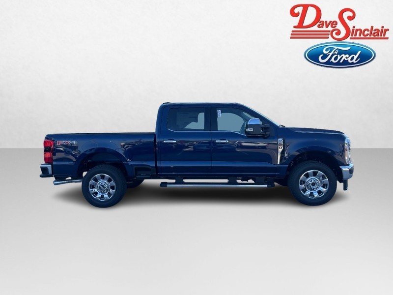 Ford Super Duty F-250 SRW Vehicle Full-screen Gallery Image 05