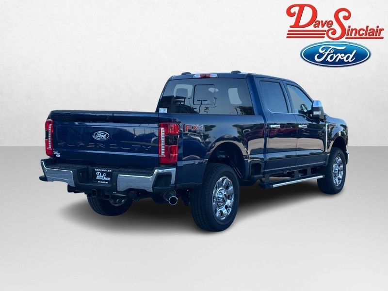 Ford Super Duty F-250 SRW Vehicle Full-screen Gallery Image 07