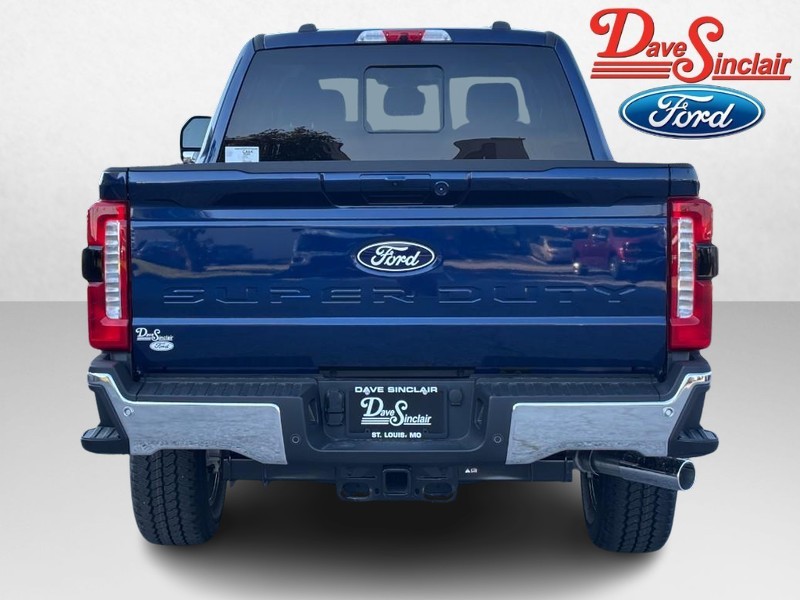 Ford Super Duty F-250 SRW Vehicle Full-screen Gallery Image 08