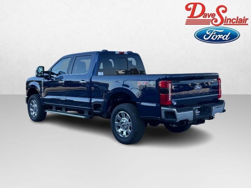 Ford Super Duty F-250 SRW Vehicle Full-screen Gallery Image 09