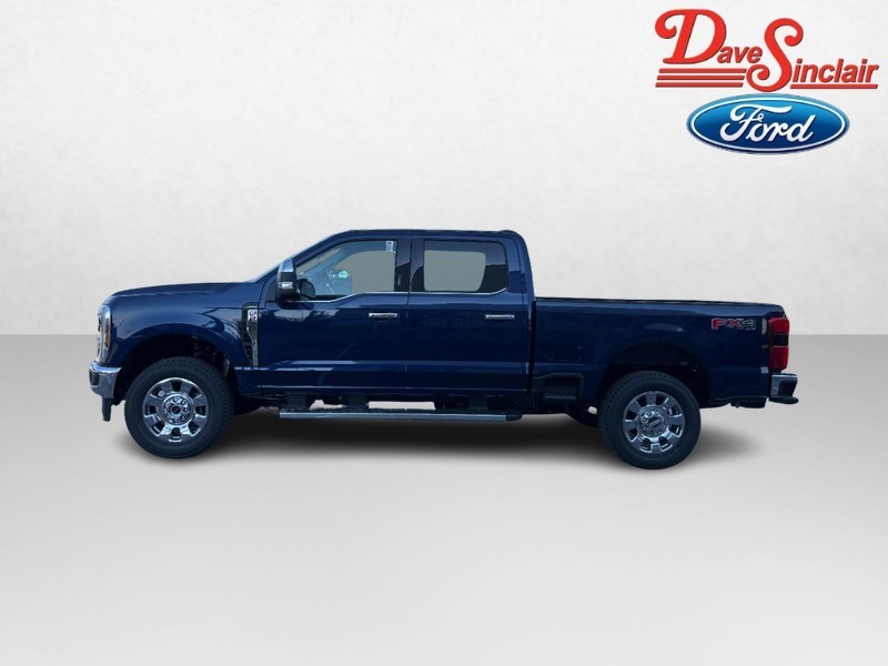 Ford Super Duty F-250 SRW Vehicle Full-screen Gallery Image 10