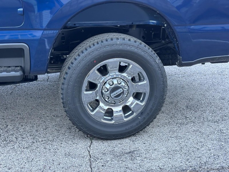 Ford Super Duty F-250 SRW Vehicle Full-screen Gallery Image 12