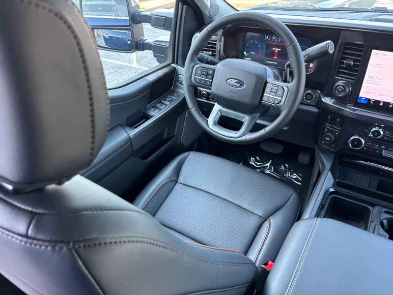 Ford Super Duty F-250 SRW Vehicle Full-screen Gallery Image 14