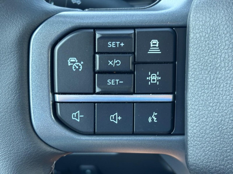 Ford Super Duty F-250 SRW Vehicle Full-screen Gallery Image 19