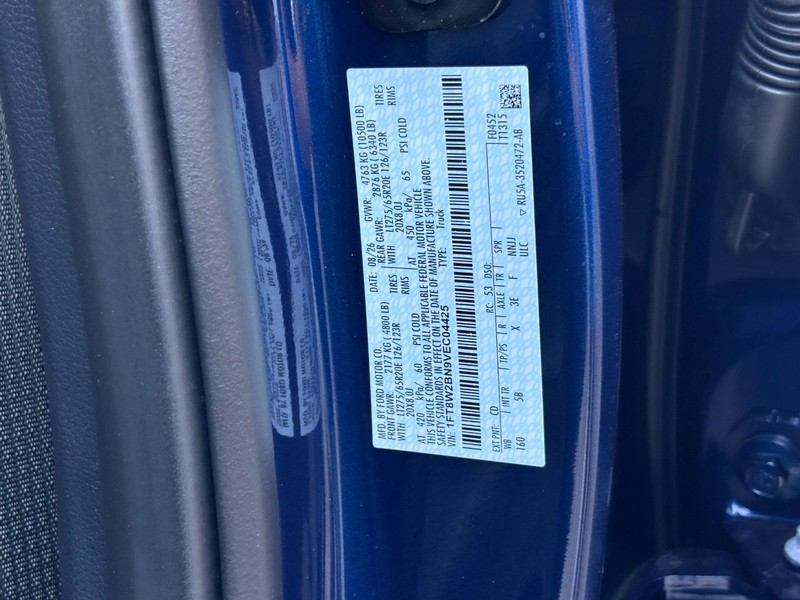 Ford Super Duty F-250 SRW Vehicle Full-screen Gallery Image 26