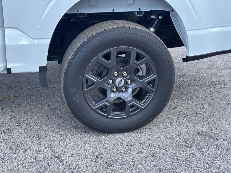 Ford F-150 Vehicle Full-screen Gallery Image 12