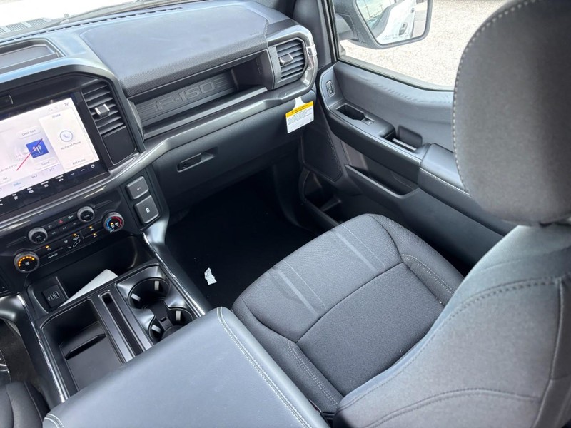 Ford F-150 Vehicle Full-screen Gallery Image 16