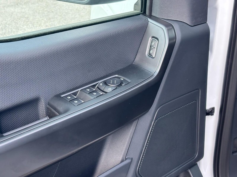 Ford F-150 Vehicle Full-screen Gallery Image 18