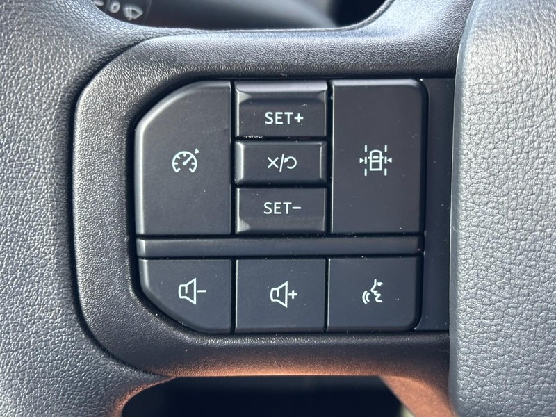Ford F-150 Vehicle Full-screen Gallery Image 19