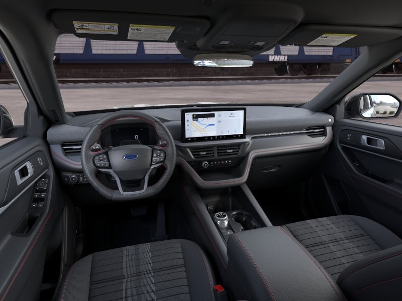 Ford Explorer Vehicle Full-screen Gallery Image 11