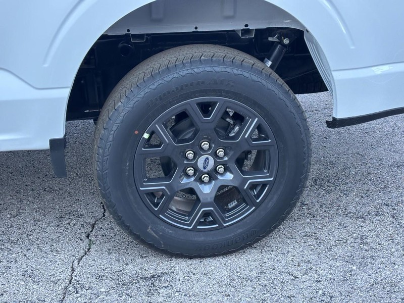 Ford F-150 Vehicle Full-screen Gallery Image 12