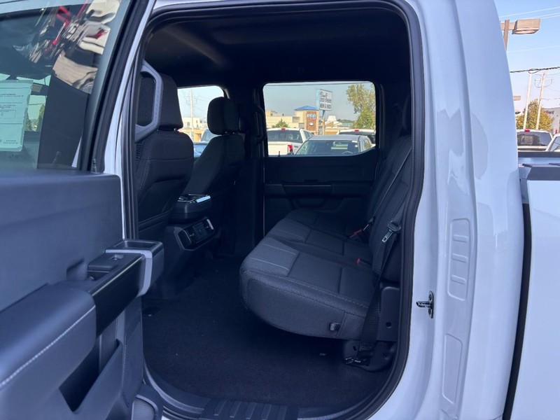 Ford F-150 Vehicle Full-screen Gallery Image 13