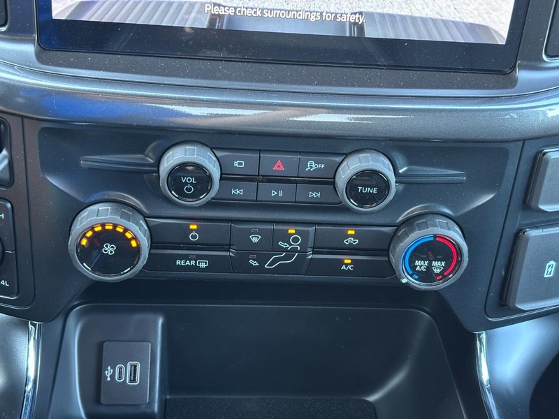 Ford F-150 Vehicle Full-screen Gallery Image 24