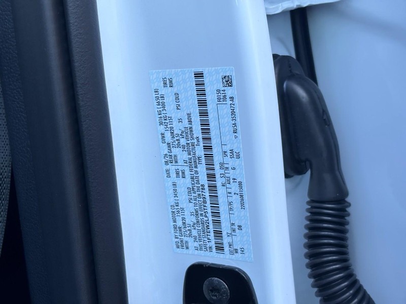 Ford F-150 Vehicle Full-screen Gallery Image 25