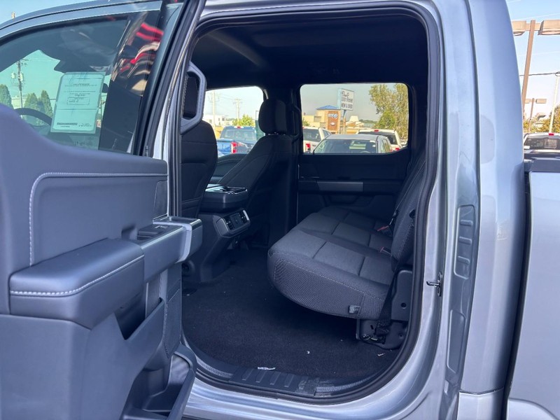 Ford F-150 Vehicle Full-screen Gallery Image 13