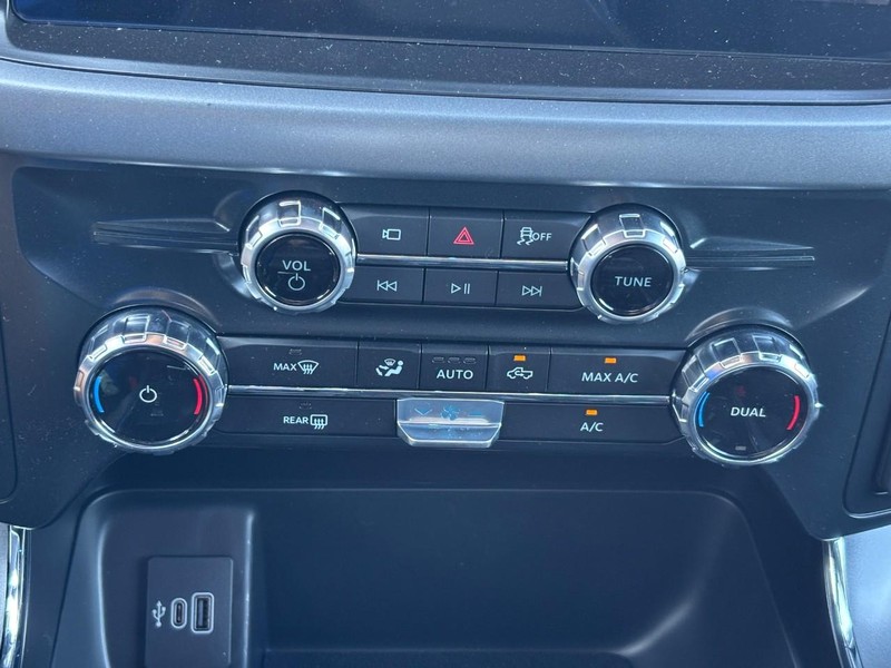 Ford F-150 Vehicle Full-screen Gallery Image 24