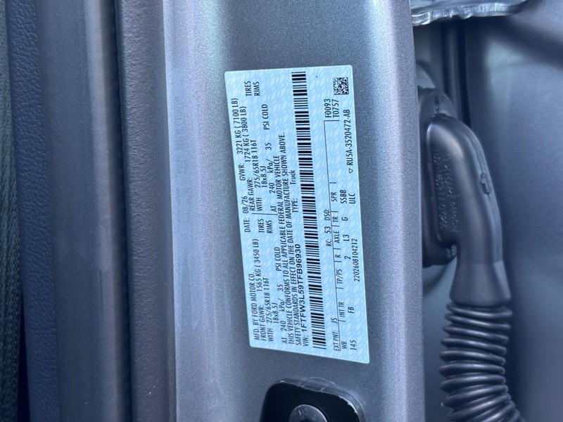 Ford F-150 Vehicle Full-screen Gallery Image 25