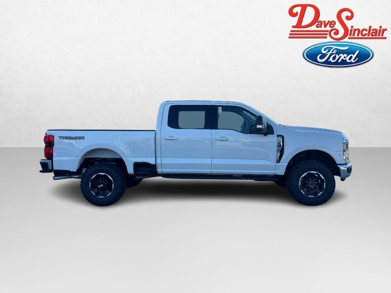Ford Super Duty F-250 SRW Vehicle Full-screen Gallery Image 05