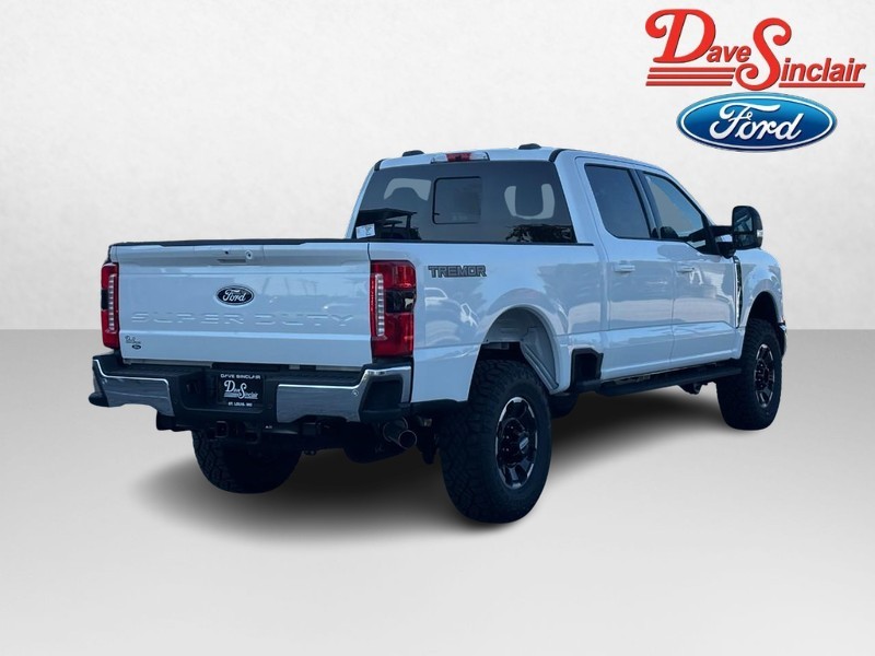 Ford Super Duty F-250 SRW Vehicle Full-screen Gallery Image 07