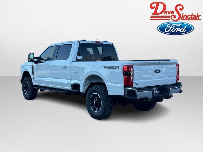 Ford Super Duty F-250 SRW Vehicle Full-screen Gallery Image 09