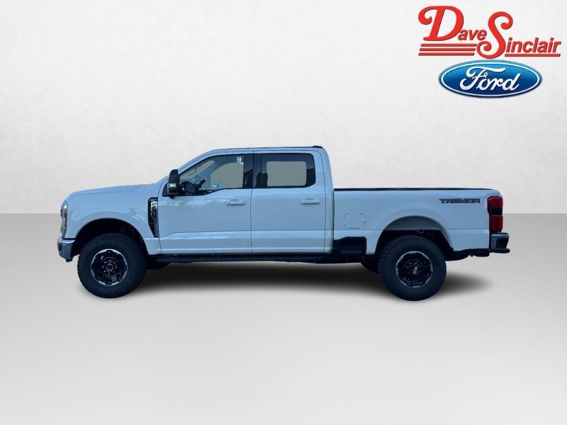 Ford Super Duty F-250 SRW Vehicle Full-screen Gallery Image 10