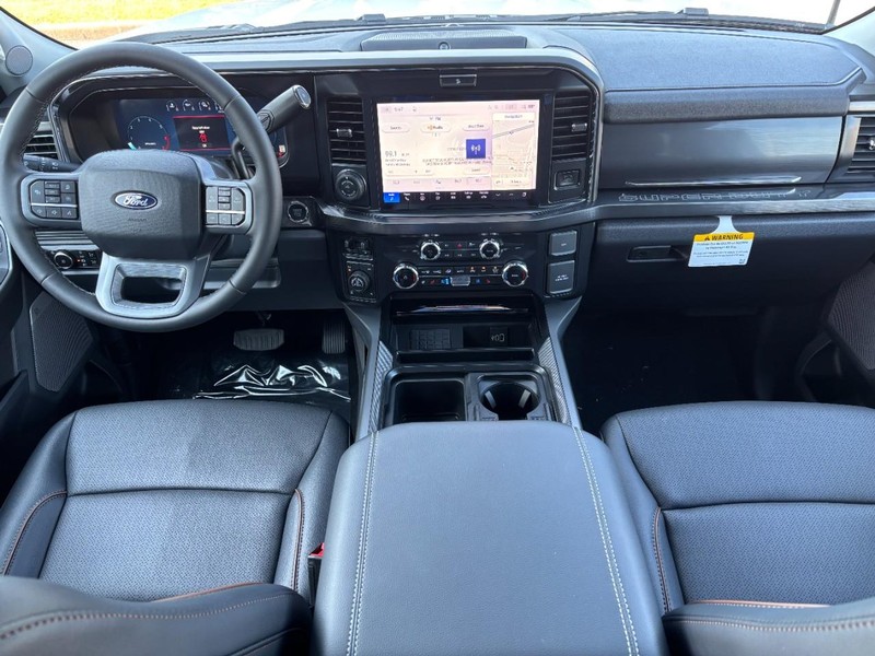 Ford Super Duty F-250 SRW Vehicle Full-screen Gallery Image 15