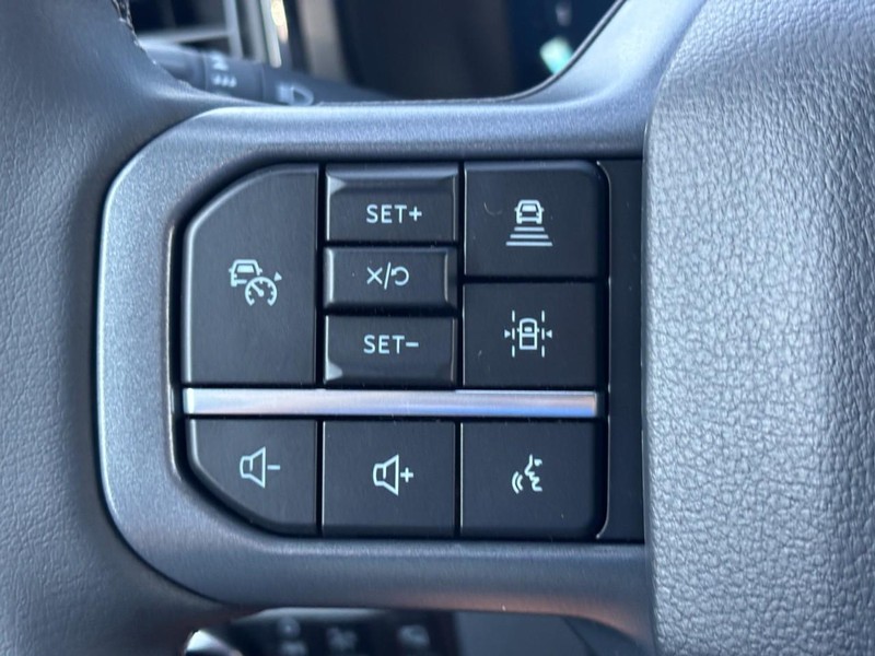 Ford Super Duty F-250 SRW Vehicle Full-screen Gallery Image 19