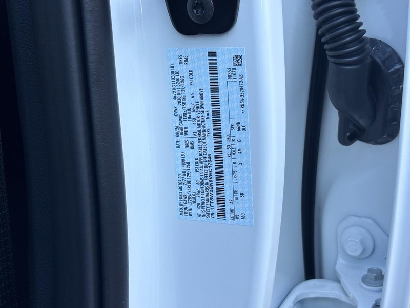 Ford Super Duty F-250 SRW Vehicle Full-screen Gallery Image 26