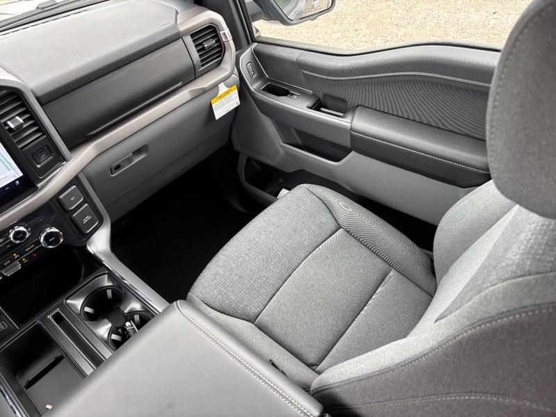 Ford F-150 Vehicle Full-screen Gallery Image 15