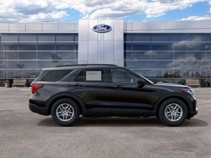 Ford Explorer Vehicle Full-screen Gallery Image 07