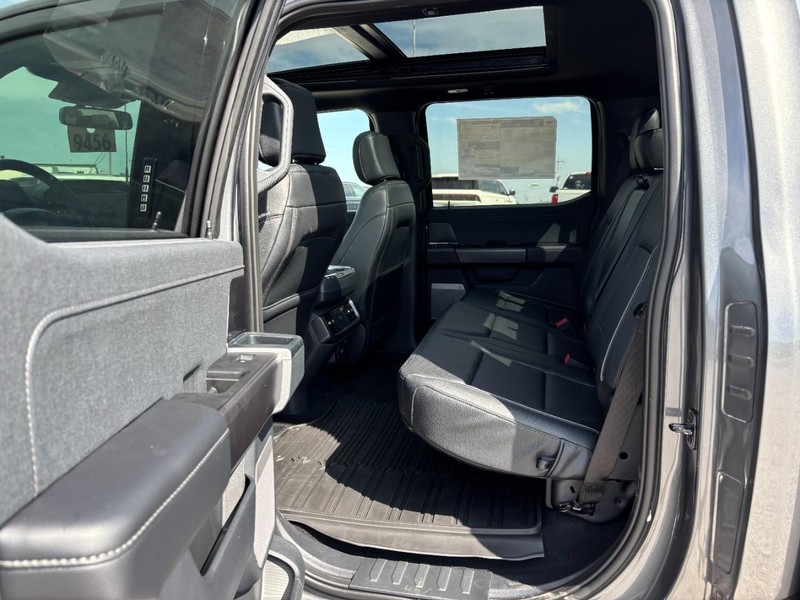 Ford F-150 Vehicle Full-screen Gallery Image 13