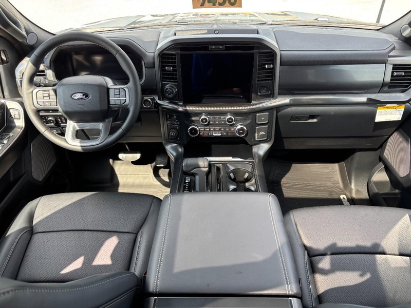 Ford F-150 Vehicle Full-screen Gallery Image 15