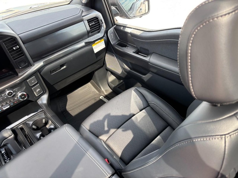 Ford F-150 Vehicle Full-screen Gallery Image 16