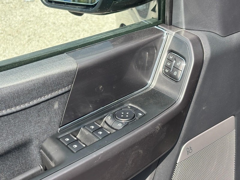 Ford F-150 Vehicle Full-screen Gallery Image 18