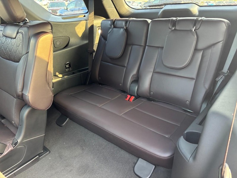 Ford Explorer Vehicle Full-screen Gallery Image 13