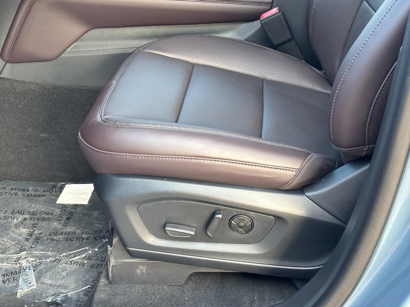 Ford Explorer Vehicle Full-screen Gallery Image 18