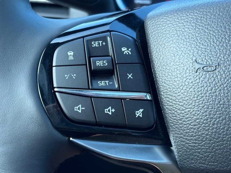 Ford Explorer Vehicle Full-screen Gallery Image 20