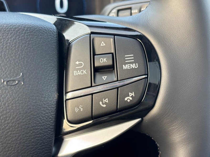Ford Explorer Vehicle Full-screen Gallery Image 21