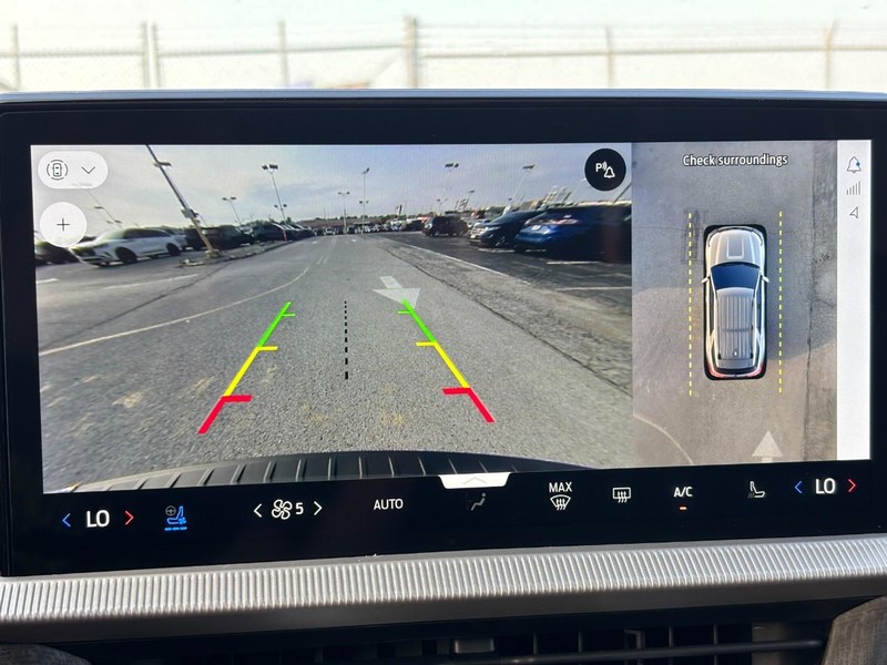 Ford Explorer Vehicle Full-screen Gallery Image 25