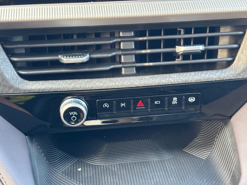 Ford Explorer Vehicle Full-screen Gallery Image 26